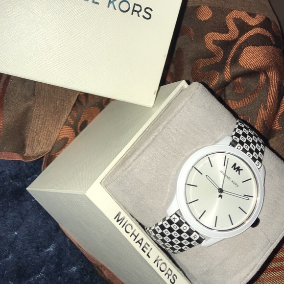 MK Watch - Picture 3 of 3